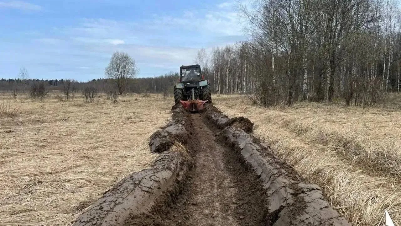 В Талдомском округе создают противопожарные минерализованные полосы для защиты сел и деревень