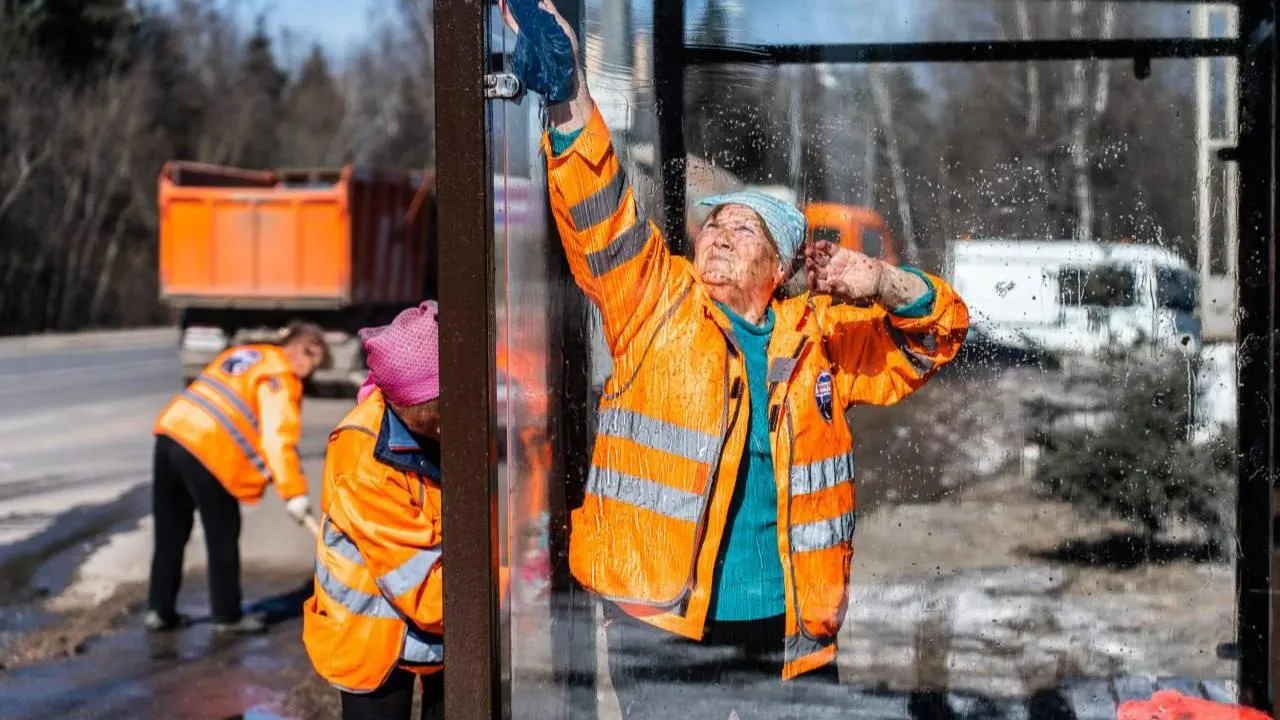 Дорожные службы Подмосковья проводят генеральную уборку дорог после зимы