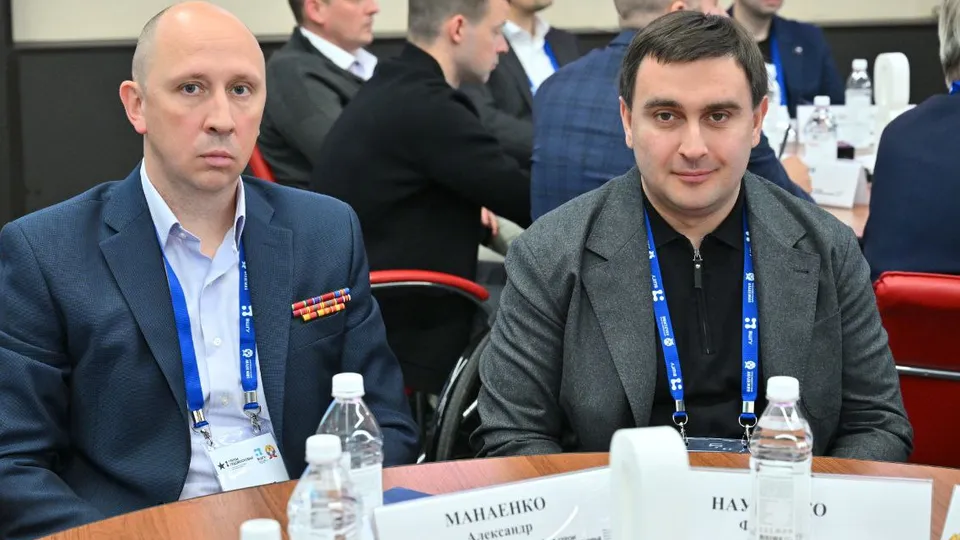 Руководитель отделения Ассоциации ветеранов СВО Александр Манаенко и глава Реутова Филипп Науменко. Фото: администрация г.о. Реутов