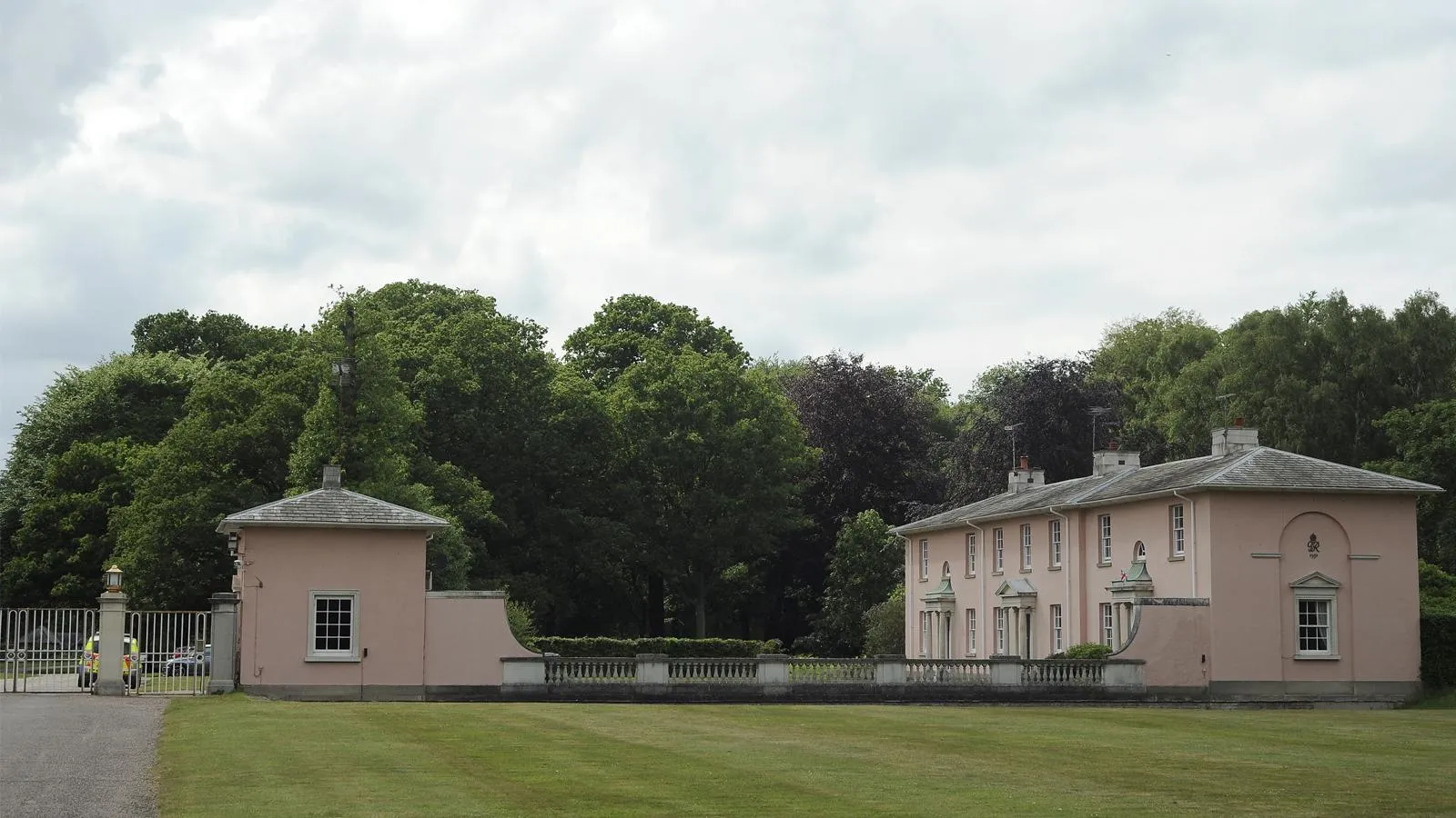 Gjvtcnmt Royal Lodge. l94