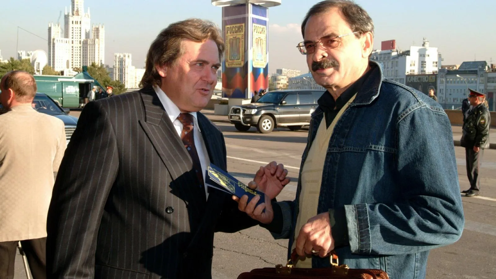 Юрий Стоянов и Илья Олейников, кадр из передачи «Городок». Anatoly Lomohov