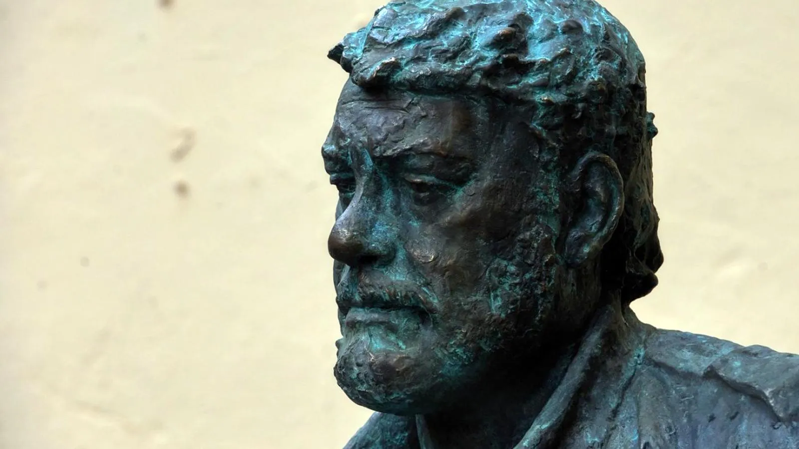 Памятник Сергею Довлатову, Санкт-Петербург. Алексей Даничев