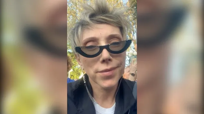 «В свои 59 я выгляжу чуточку вызывающе...»: Елена Воробей показала фото в концертном костюме