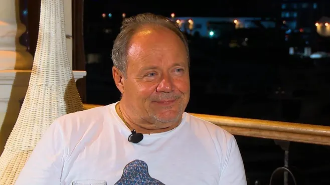 Звезда сериала «Солдаты» Алексей Маклаков отметил 65-летие на роскошной яхте