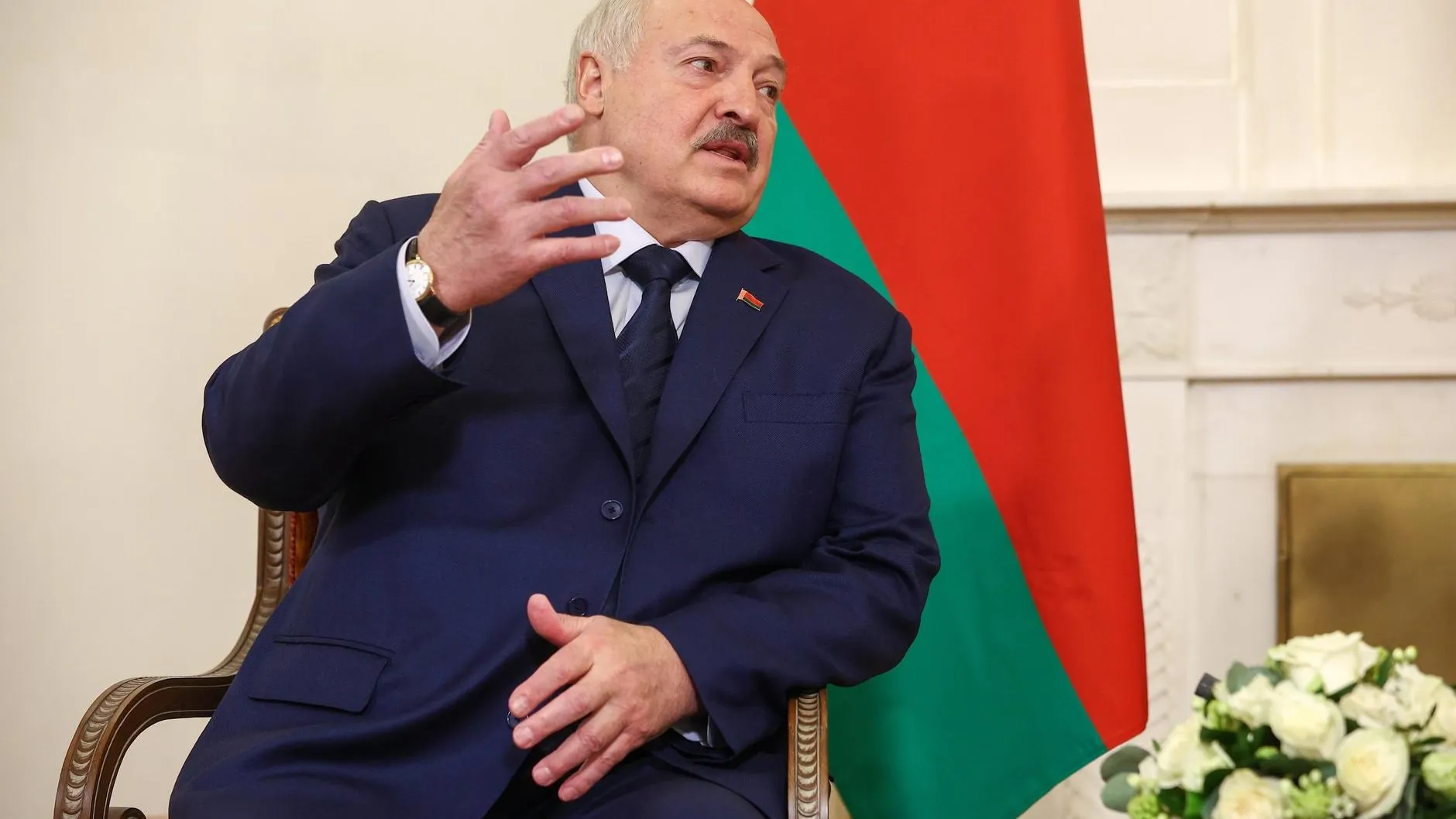 Лукашенко рассказал о лазере, сжигающем дроны за 2 км