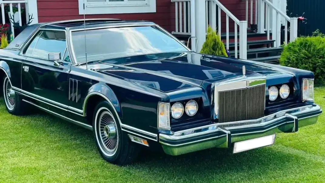В Подмосковье выставили на продажу Lincoln Continental 1979 года за ₽5,5 млн