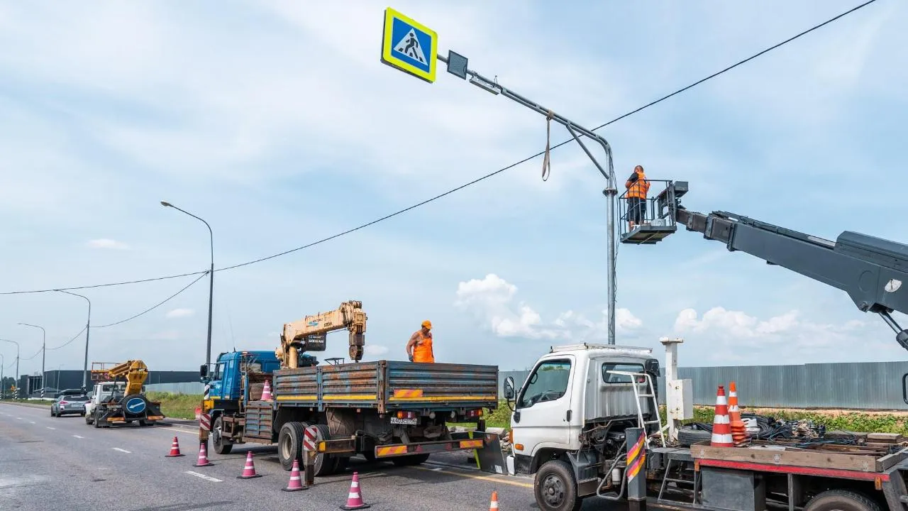 Дорожники отремонтировали светофоры в 12 округах Московской области