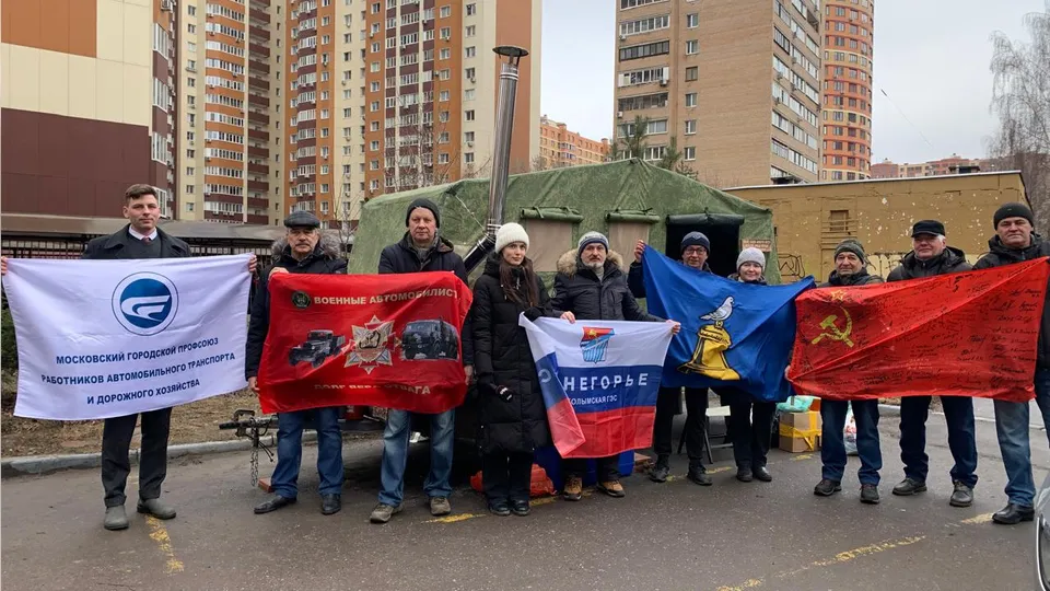 Сослуживцы Валерия Сайгакова и реутовчане.&nbsp;Фото: личный архив Валерия Сайгакова