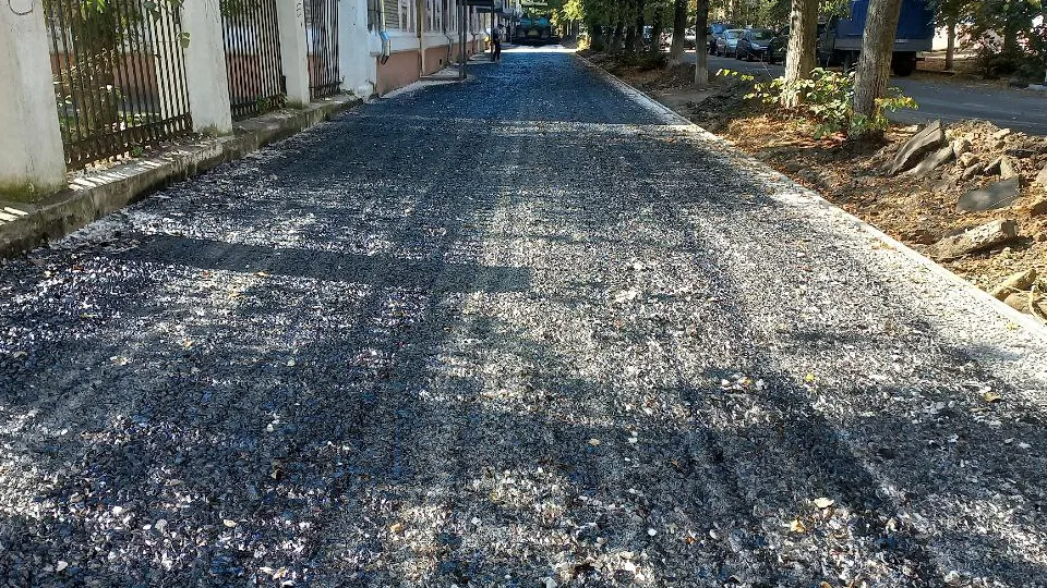 Фото: REGIONS/Олег Книжник. На фото: так ремонтировали тротуар на проезде Чернышевского