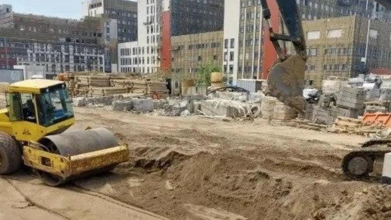 В Балашихе начали снимать грунт на реконструируемой улице Струве