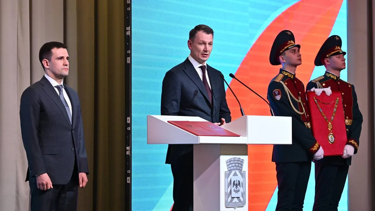 Глава Ленинского округа Станислав Каторов в ходе присяги. Фото: ТГ-канал администрации Ленинского