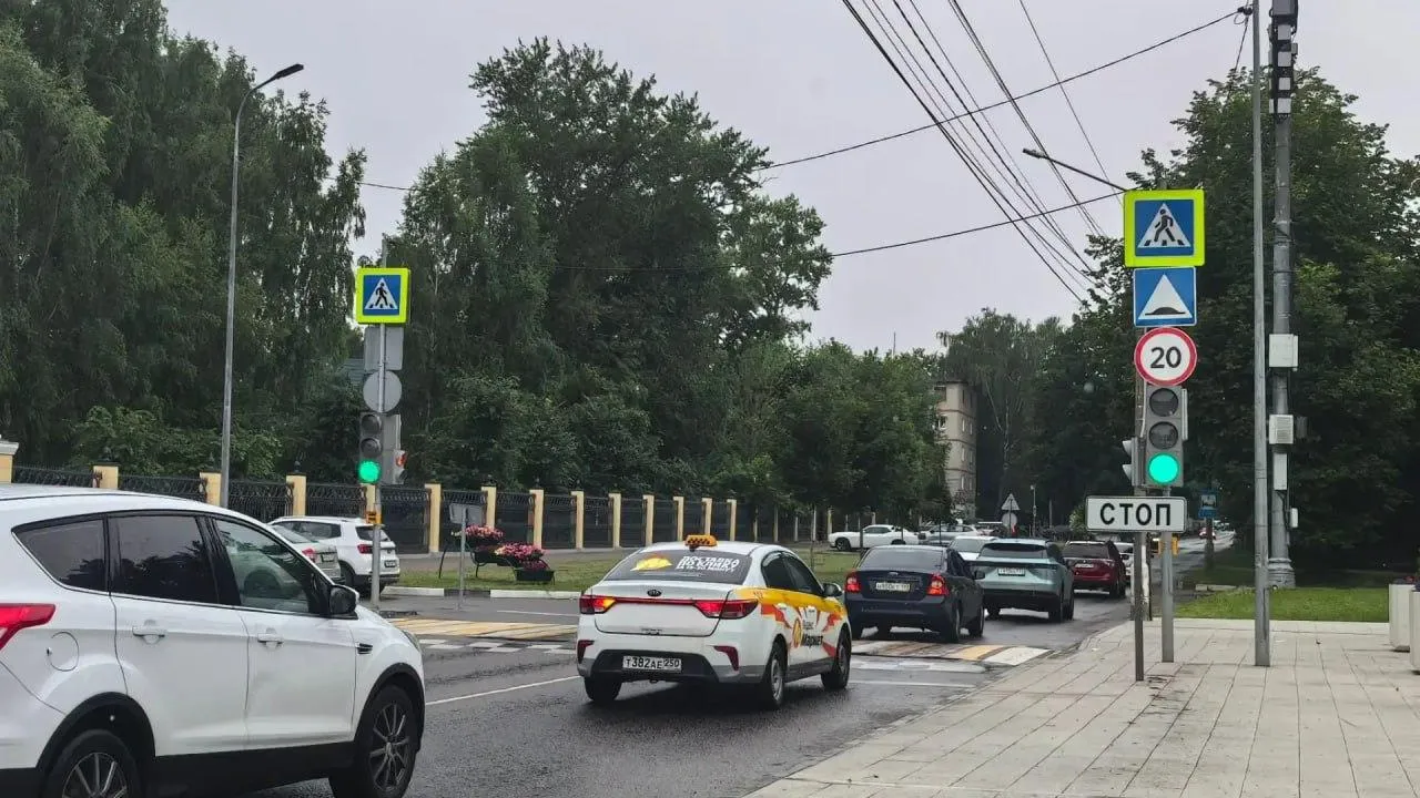 Четыре новых светофора и сотни метров ограждений появятся на автодорогах Коломны