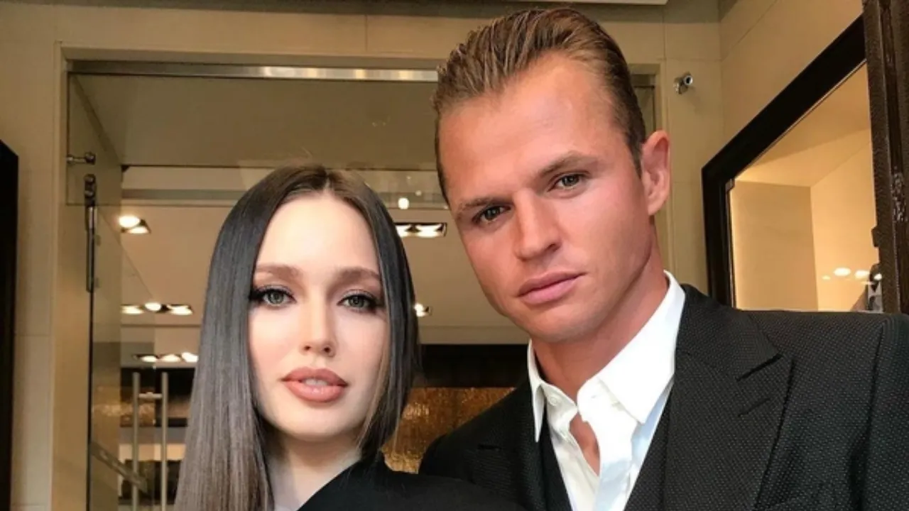 Жена Дмитрия Тарасова рассказала, почему до сих пор не переехала в дом, подаренный мужем
