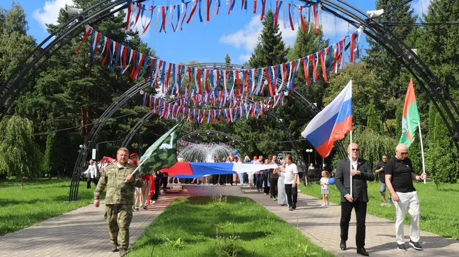 В Талдоме отметили День флага и вручили Ордена Мужества