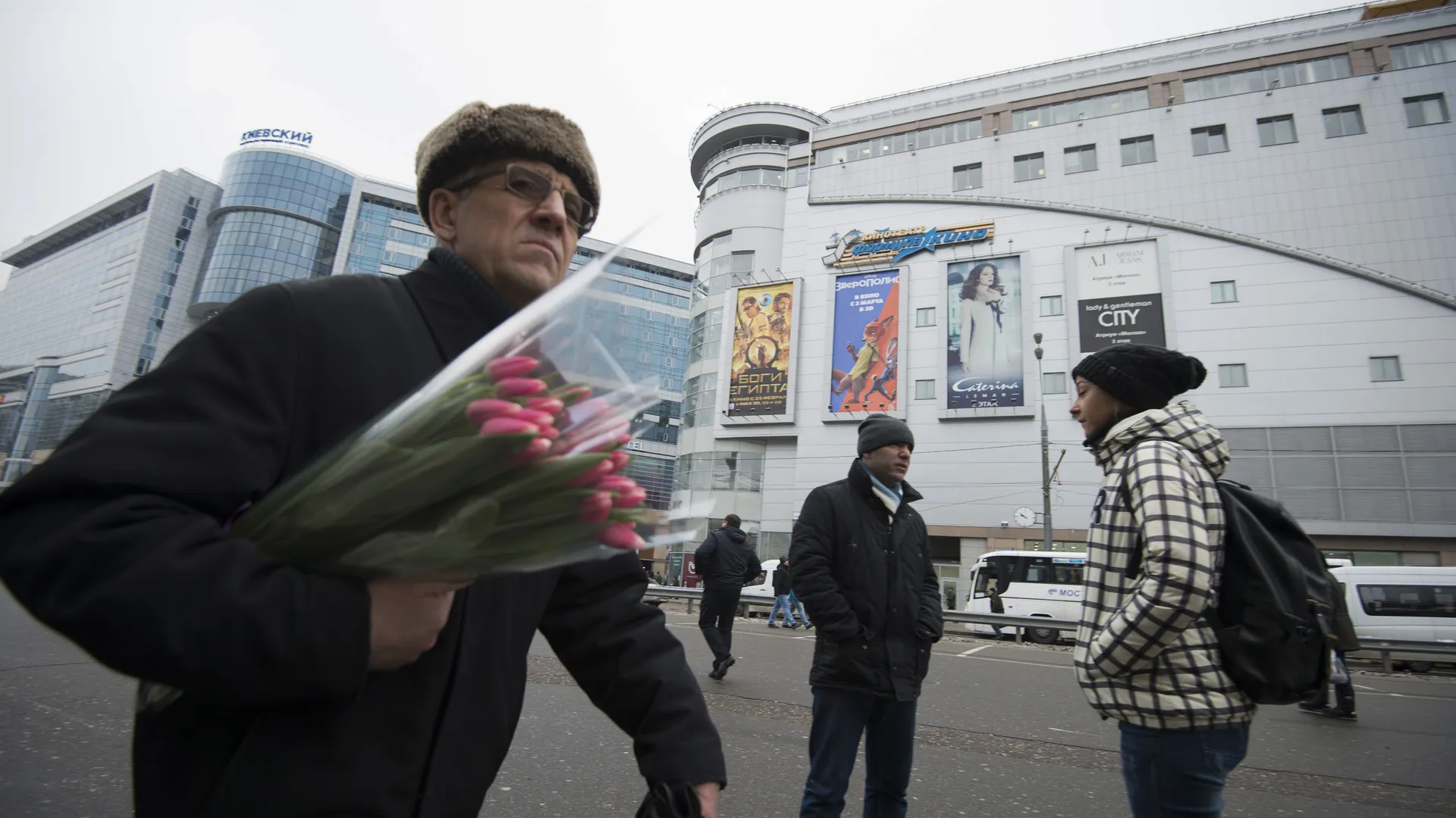Продажа цветов в преддверии 8 марта в Москве