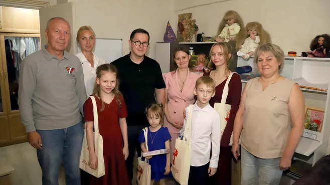 Глава Луховиц передал подарки ко Дню знаний детям погибшего участника СВО