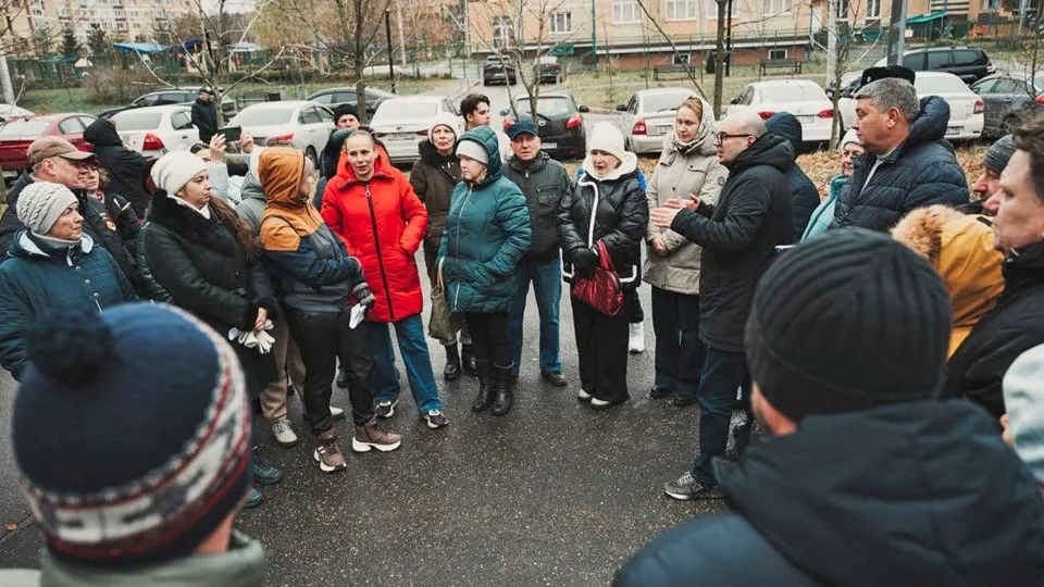 Сергей Джеглав на встрече с жителями Аничково. Фото: пресс-служба администрация г.о. Лосино-Петровский