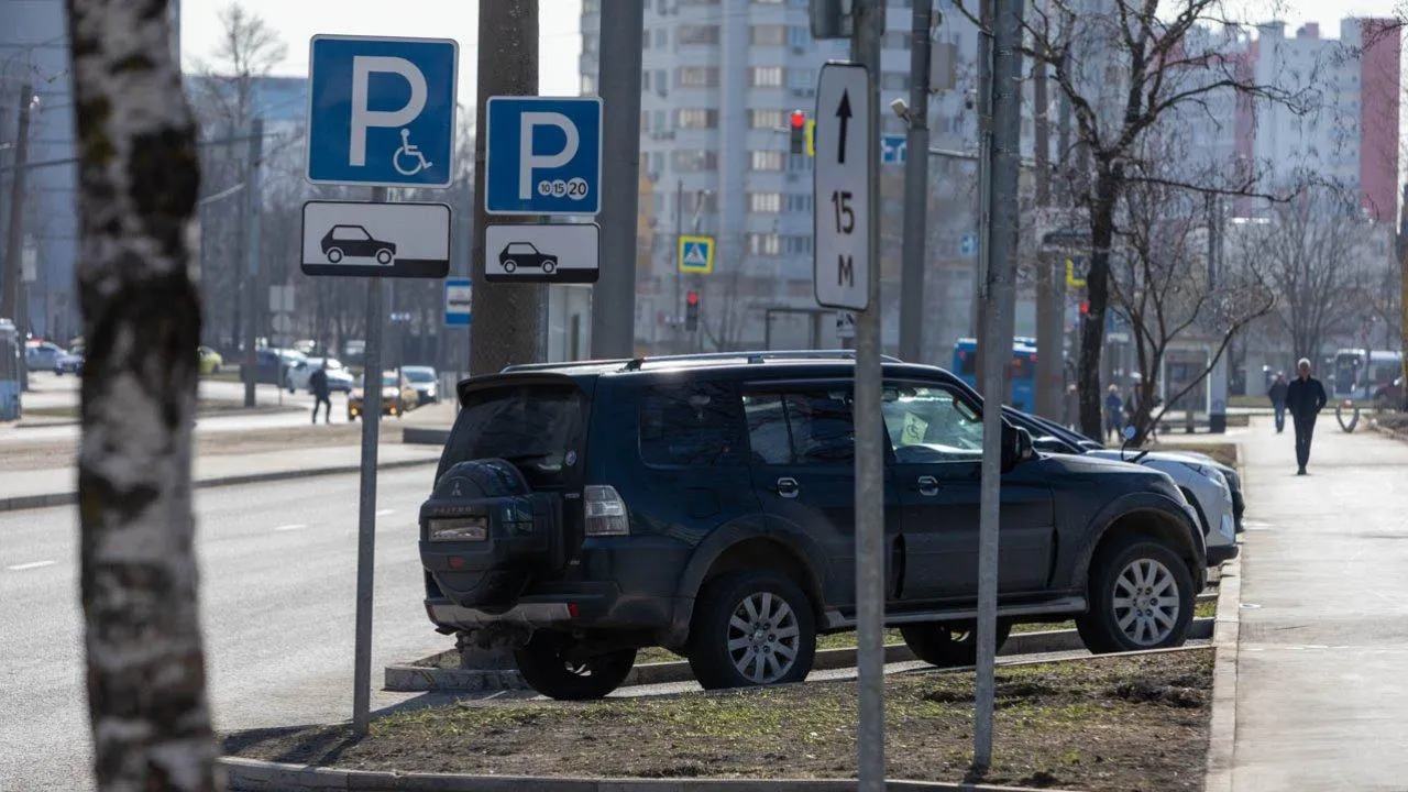 Алые паруса, разводные мосты и кофе на вынос: что романтизирует в Петербурге человек, переехавший из Нижнего Новгорода