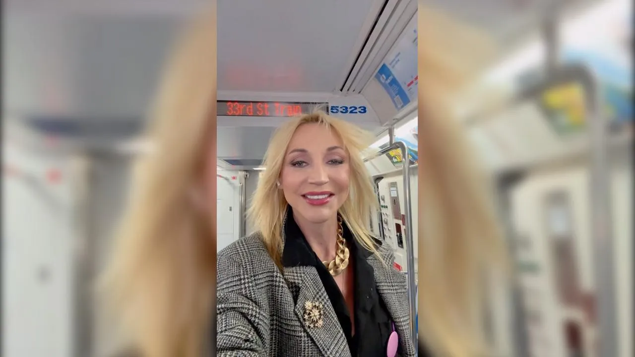 «Клавочка уже высокая, а Кристина все так же восхитительна»: как Орбакайте отдыхает в Лиссабоне с мужем и дочкой?