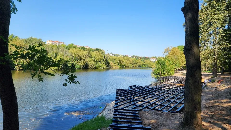 Работы на набережной реки Пахра/Фото: МедиаБанк Подмосковья/Мария Андрюхина