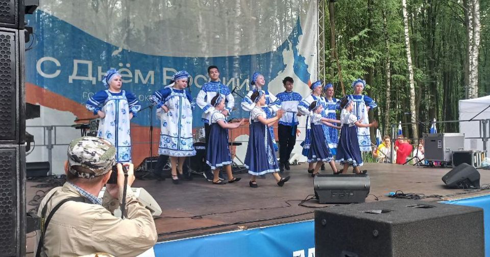 Жители Елизаветина смогут исполнить песни о России вместе с артистами - REGIONS.ru