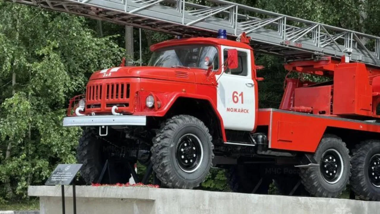 Вечная память и верность долгу: в ПСЧ №61 открыт памятник пожарной автоцистерне