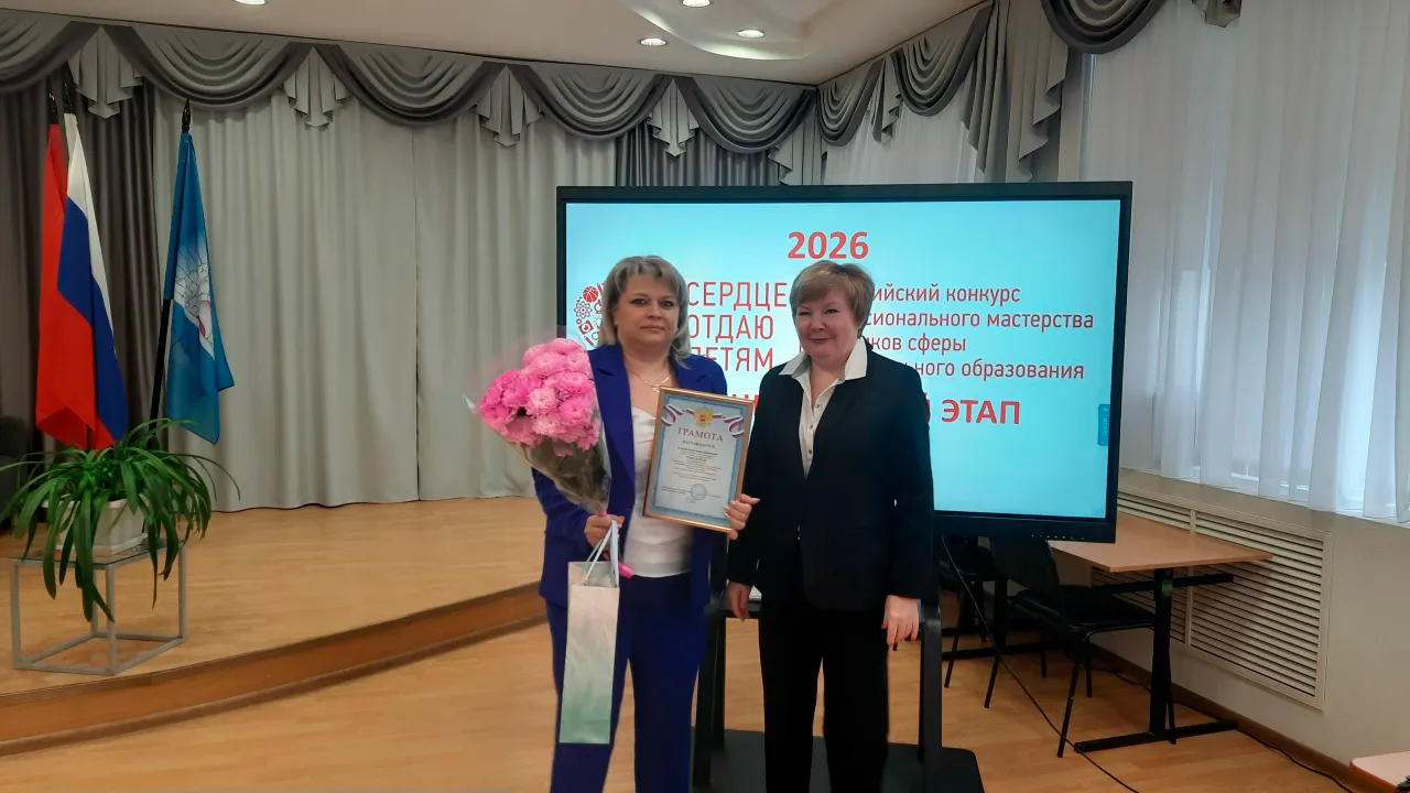 Анастасия Князева (слева)