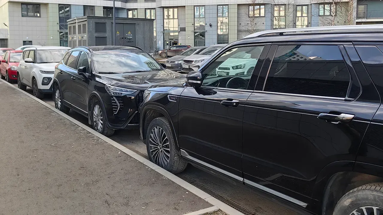 Эксперт предупредил о последствиях длительной стоянки авто под солнцем