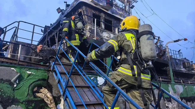«Пожар в океане». На судне «Триумф» найдены тела четырех моряков