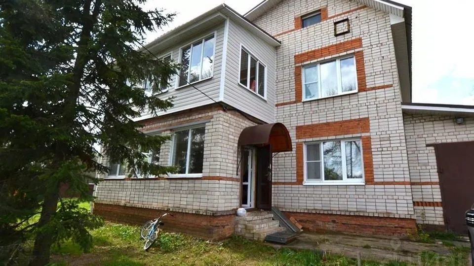 Фото: городская доска купли-продажи недвижимости