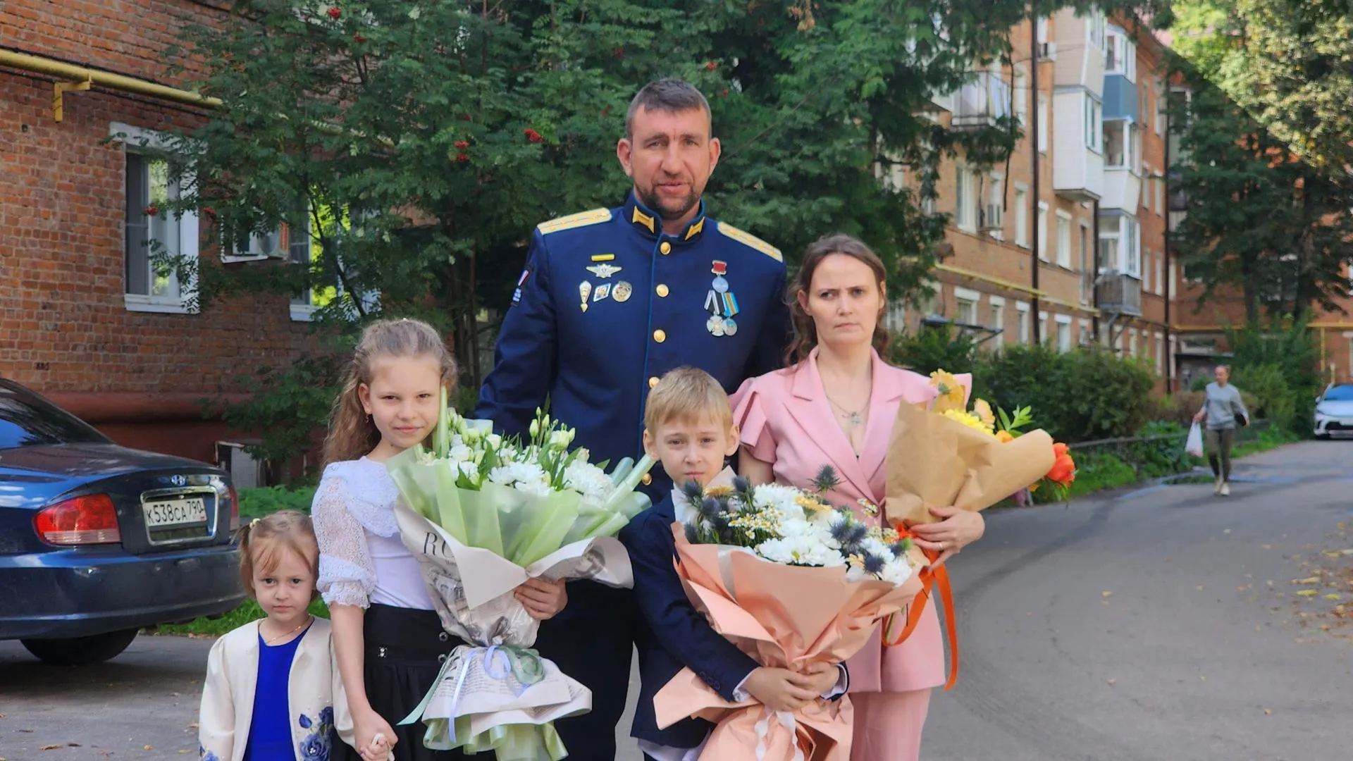 Подмосковные ветераны СВО проводили в первый класс детей погибших боевых товарищей