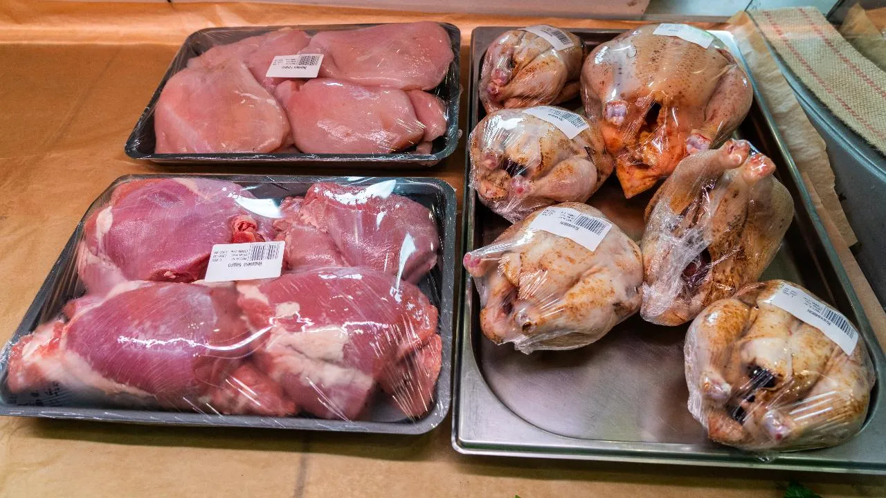 Почти 200 кг некачественного мяса сняли с продажи в Подмосковье за месяц