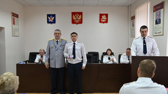 Молодым специалистам подмосковного ГУФСИН вручили служебные удостоверения