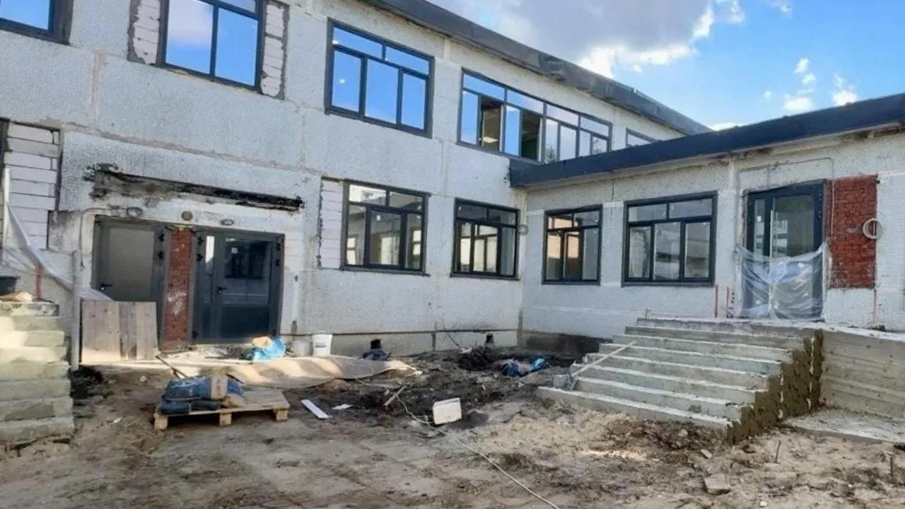 В Серпухове больше чем наполовину завершен капитальный ремонт детского сада при школе № 16