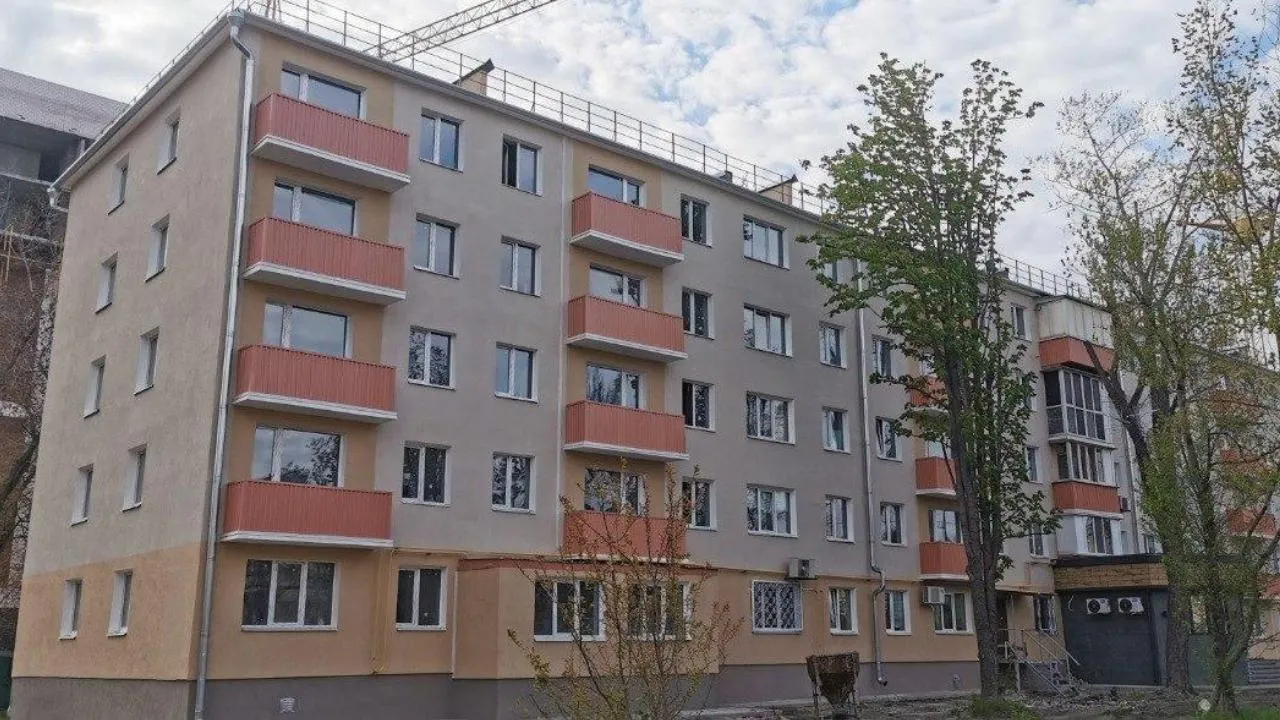 В Мариуполе под контролем специалистов Подмосковья реконструируют дом на проспекте Строителей