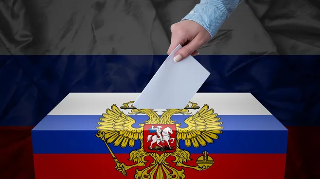Политика проигрывает котикам: политолог рассказал, почему люди голосуют не за программы партий