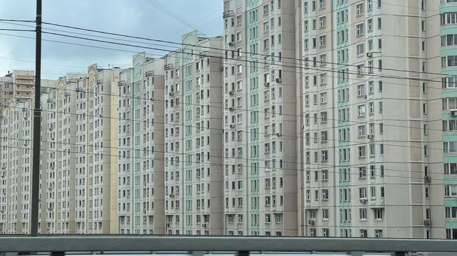 «Целые корпуса стоят полупустые». В ОП предложили давать многодетным бесплатное жилье
