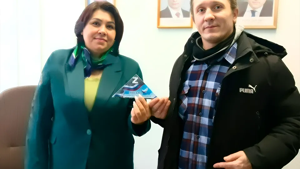 Социальный координатор фонда «Защитники Отечества» Галина Волкова и ветеран боевых действий Михаил П. Фото: vk.com/Галина Волкова