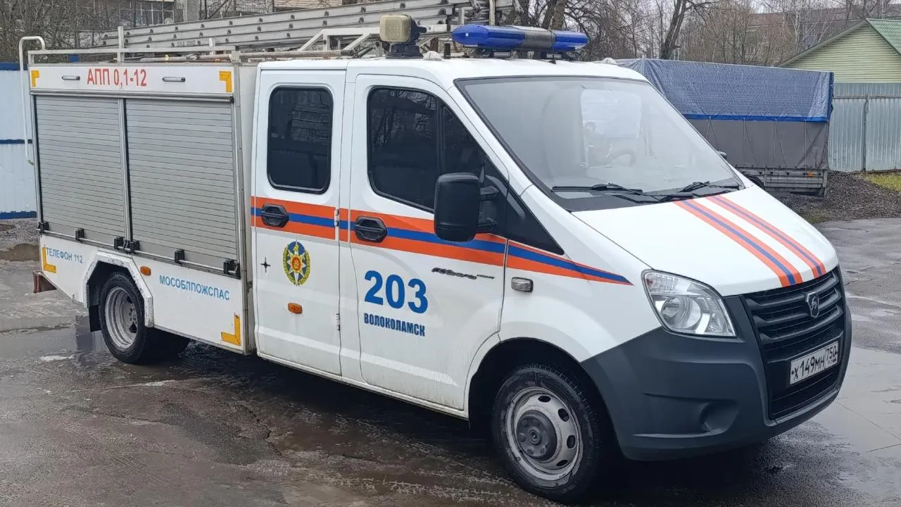 В Волоколамске спасатели вскрыли дверь квартиры, где находился мужчина, которому требовалась госпитализация