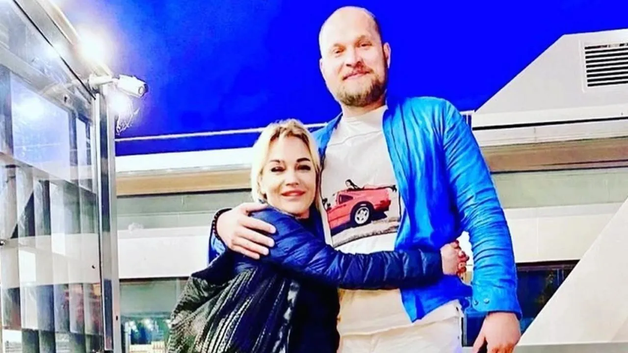 Буланова показала архивное фото со свадьбы с мужем, который младше ее на 19 лет