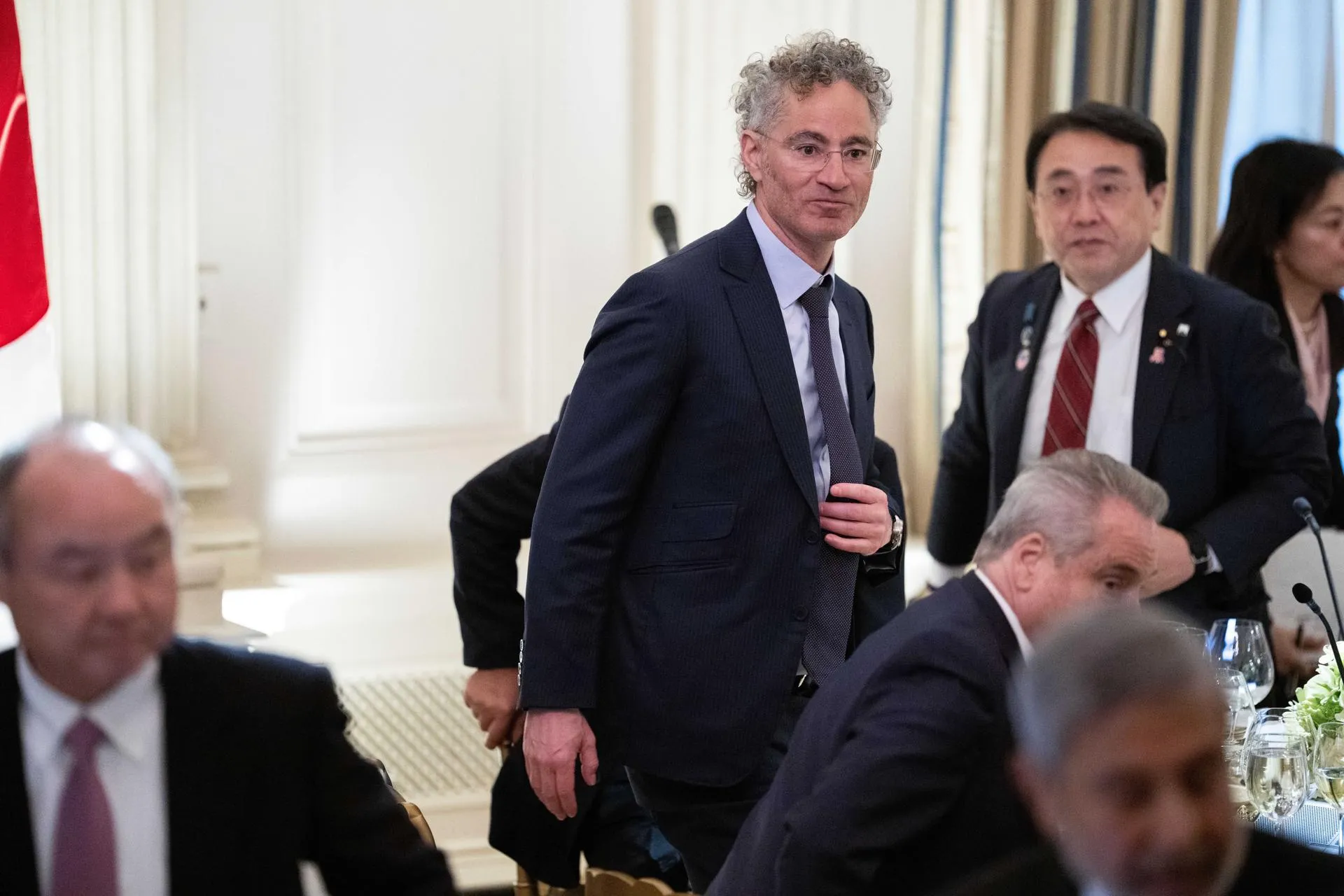гендиректор Palantir Technologies Алекс Карп (в центре) / Aaron Schwartz — Pool via CNP/Keystone Press Agency