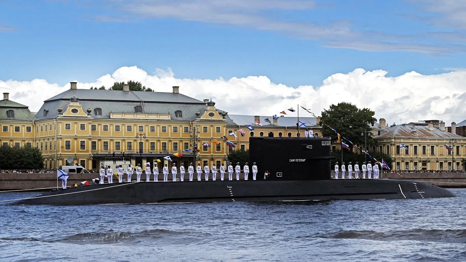 Дизель-электрическая подводная лодка «Санкт-Петербург» проекта 677 «Лада». Pavel Byrkin/Kremlin Pool