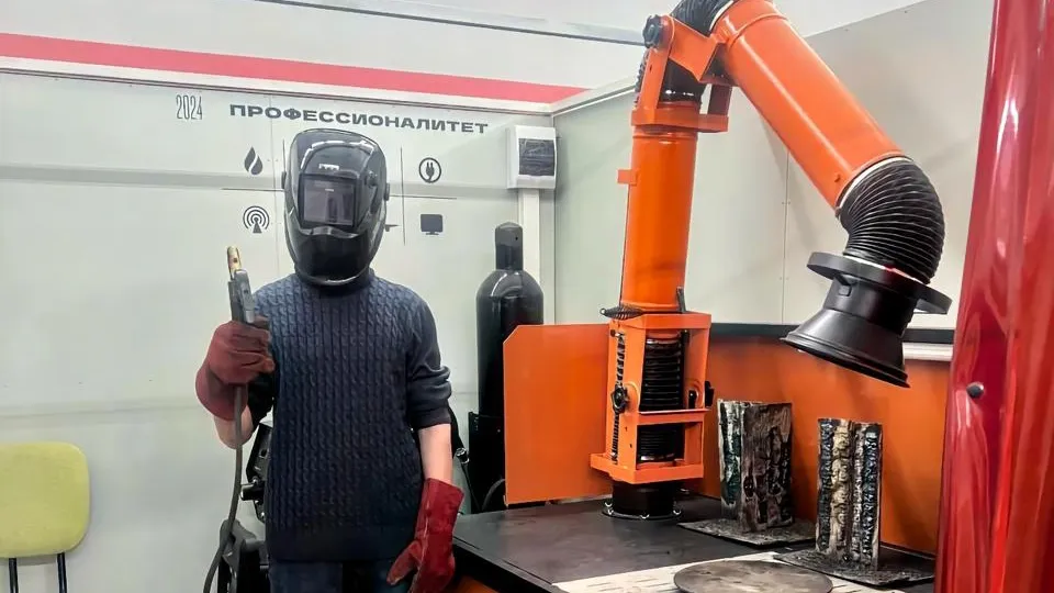 Школьник осваивает ремесло в Щелковсокм колледже. Фото: пресс-служба администрации г. о. Щелково