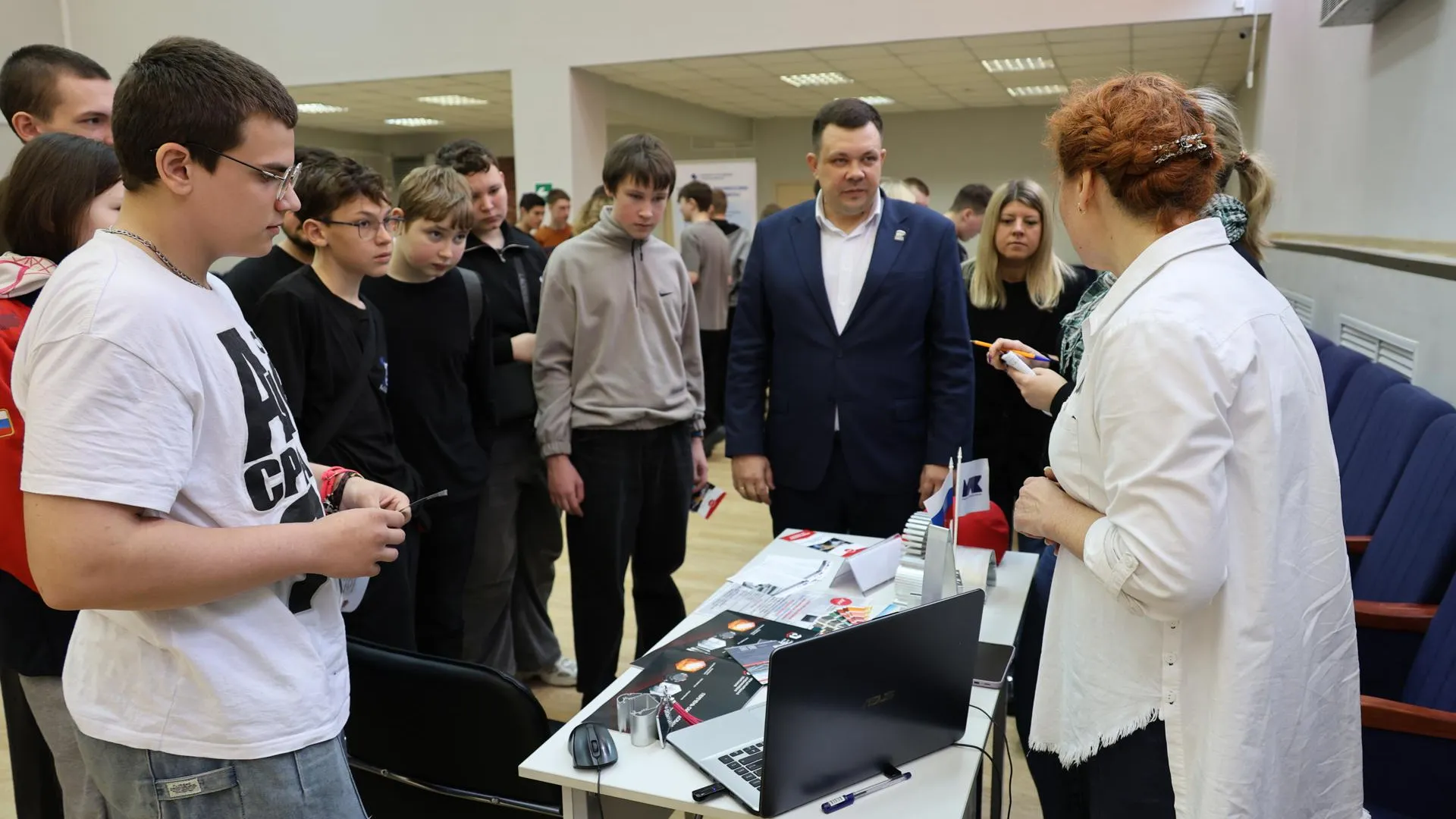 В Павловском Посаде 15 апреля прошла ярмарка трудоустройства «Работа России»