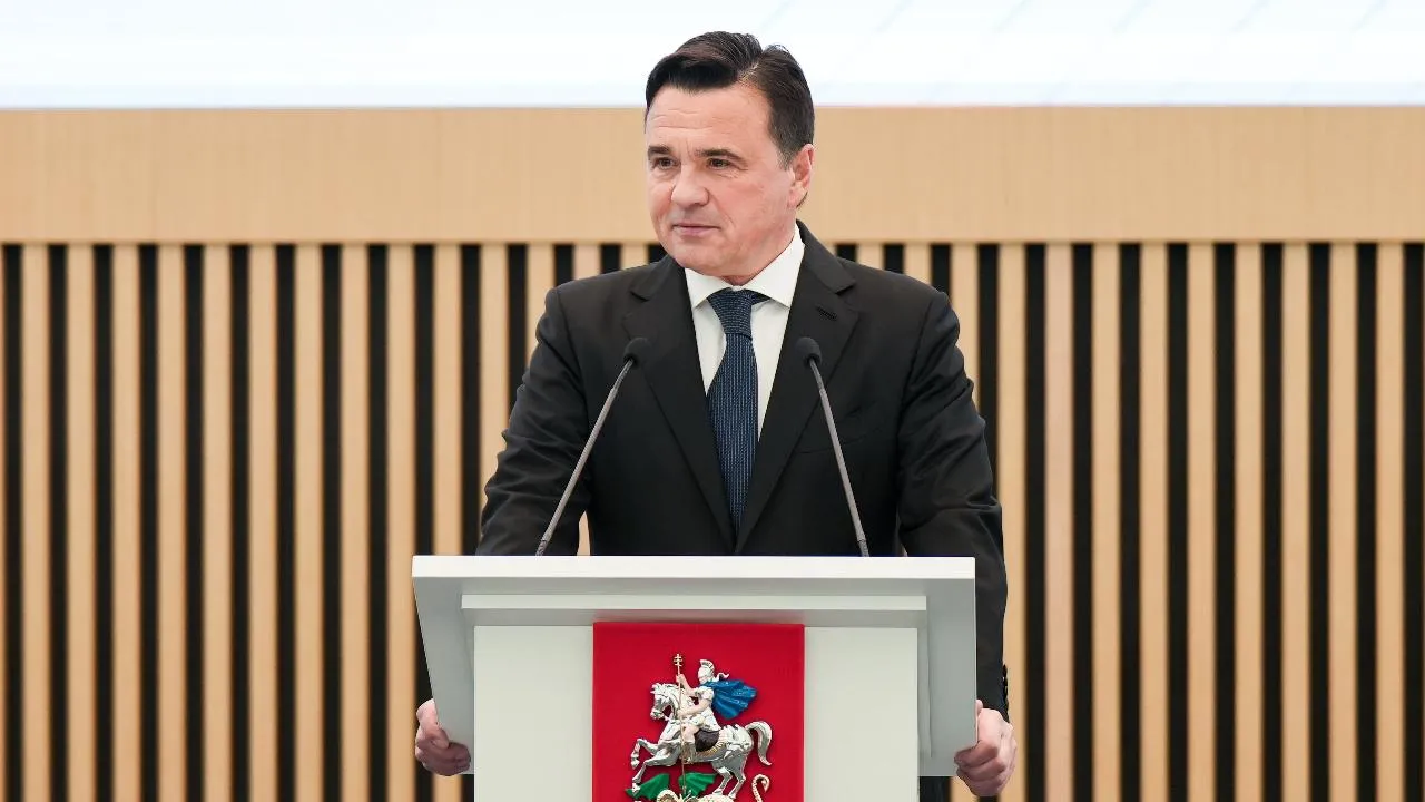 Андрей Воробьев вместе с бойцами отряда БАРС вручил первые паспорта 30 юным жителям Подмосковья