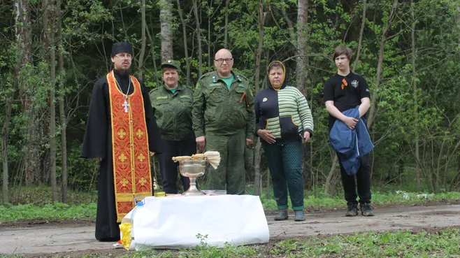 архивное фото посадки леса в 2014 году